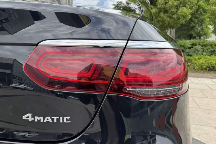 Used Mercedes-Benz GLC Coupe 2020 GLC 260 4MATIC Coupe SUV Exterior 9