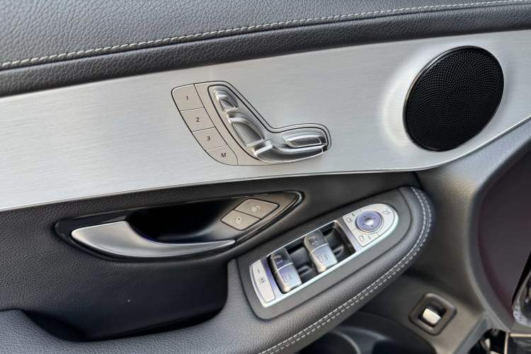 Used Mercedes-Benz GLC Coupe 2020 GLC 260 4MATIC Coupe SUV Interior 11