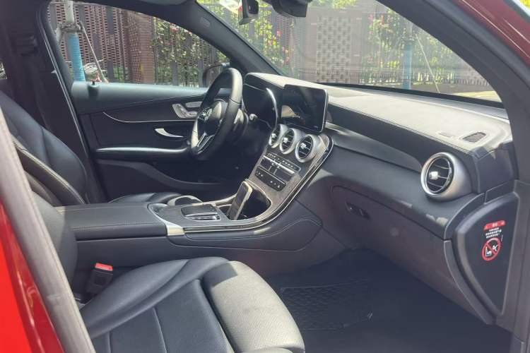 Used Mercedes-Benz GLC Coupe 2020 GLC 300 4MATIC Coupe SUV Interior 4