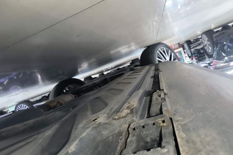 Used Mercedes-Benz GLC Coupe 2020 GLC 300 4MATIC Coupe SUV Left Side Sill