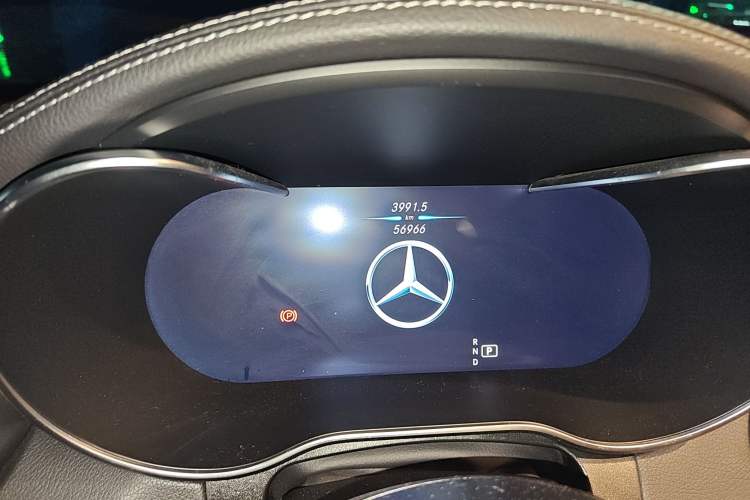 Used Mercedes-Benz GLC Coupe 2020 GLC 300 4MATIC Coupe SUV Odometer Close Up