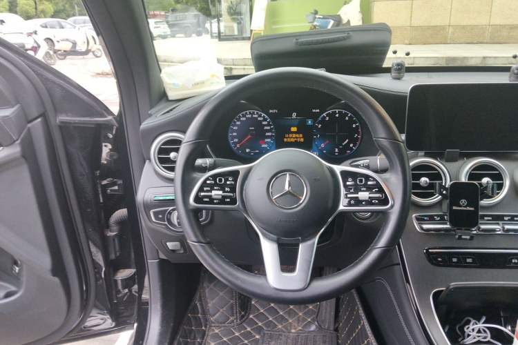 Used Mercedes-Benz GLC Coupe 2020 GLC 300 4MATIC Coupe SUV Steering Wheel