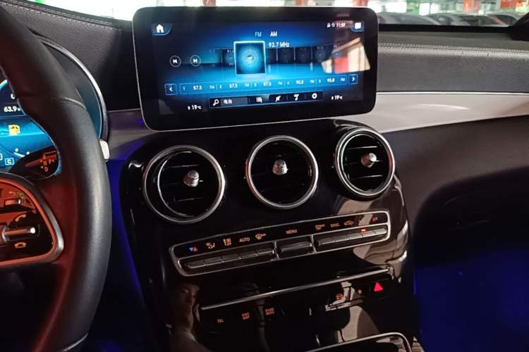 Used Mercedes-Benz GLC Coupe 2020 GLC 260 4MATIC Coupe SUV Audio And AC Panel