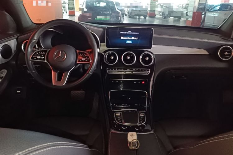Used Mercedes-Benz GLC Coupe 2020 GLC 260 4MATIC Coupe SUV Center Console