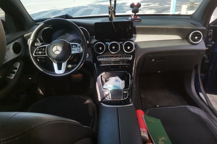 Used Mercedes-Benz GLC Coupe 2020 GLC 260 4MATIC Coupe SUV Center Console