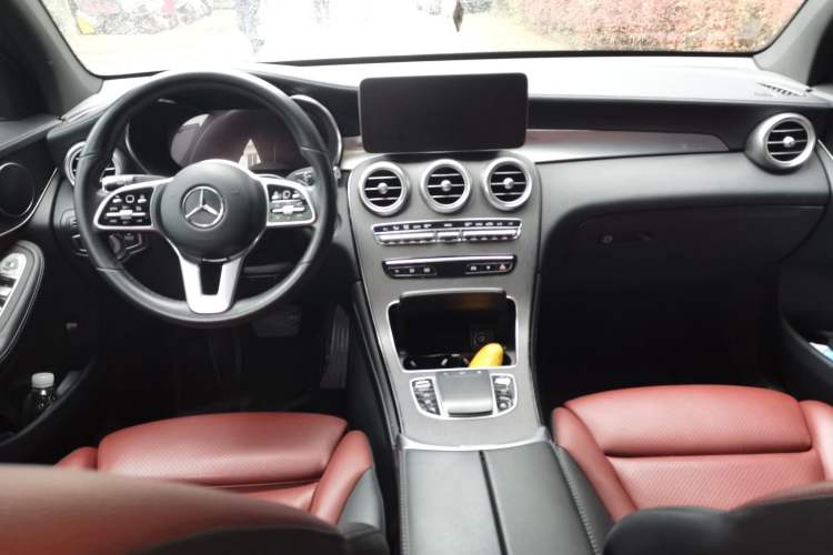 Used Mercedes-Benz GLC Coupe 2020 GLC 300 4MATIC Coupe SUV Center Console