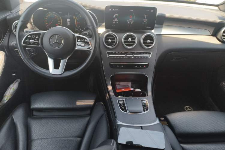 Used Mercedes-Benz GLC Coupe 2020 GLC 300 4MATIC Coupe SUV Center Console
