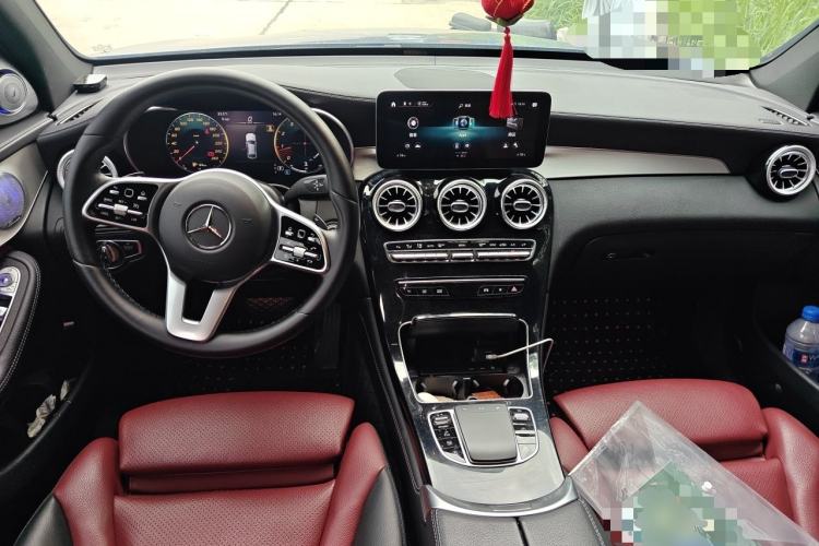 Used Mercedes-Benz GLC Coupe 2020 GLC 260 4MATIC Coupe SUV Center Console