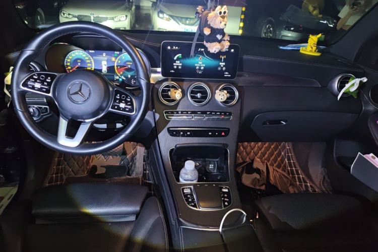 Used Mercedes-Benz GLC Coupe 2020 GLC 300 4MATIC Coupe SUV Center Console