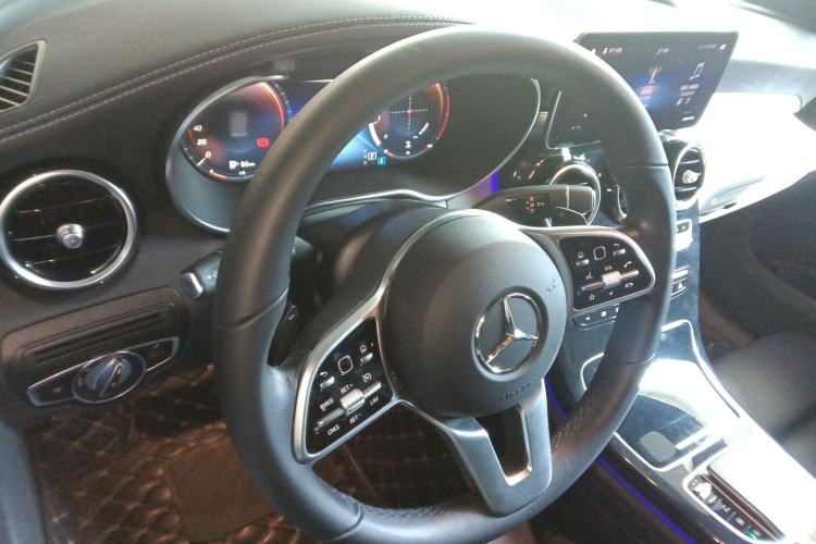 Used Mercedes-Benz GLC Coupe 2020 GLC 260 4MATIC Coupe SUV Center Console
