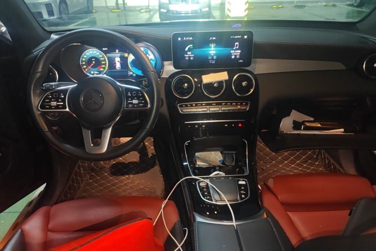 Used Mercedes-Benz GLC Coupe 2020 GLC 260 4MATIC Coupe SUV Center Console