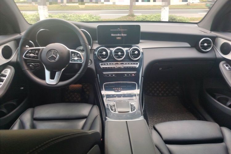 Used Mercedes-Benz GLC Coupe 2020 GLC 260 4MATIC Coupe SUV Center Console