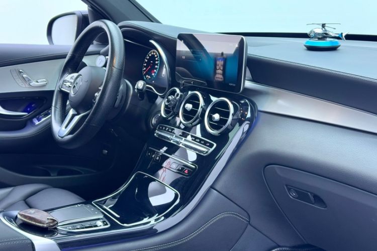 Used Mercedes-Benz GLC Coupe 2020 GLC 260 4MATIC Coupe SUV Interior 2