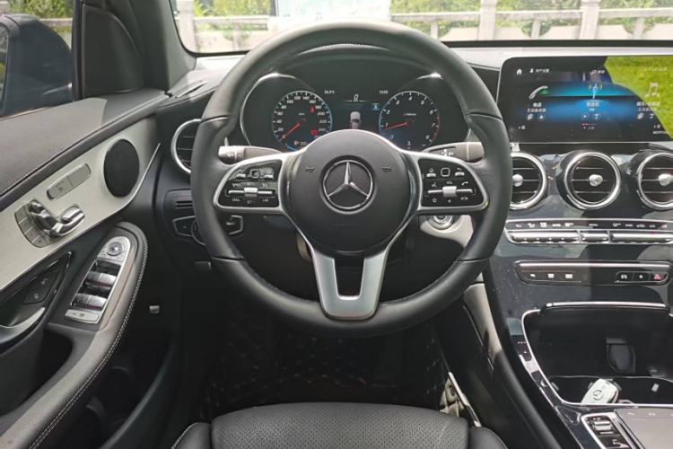 Used Mercedes-Benz GLC Coupe 2020 GLC 260 4MATIC Coupe SUV Interior 2
