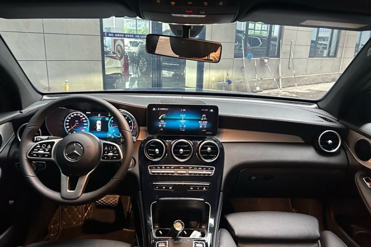 Used Mercedes-Benz GLC Coupe 2020 GLC 260 4MATIC Coupe SUV Interior 2