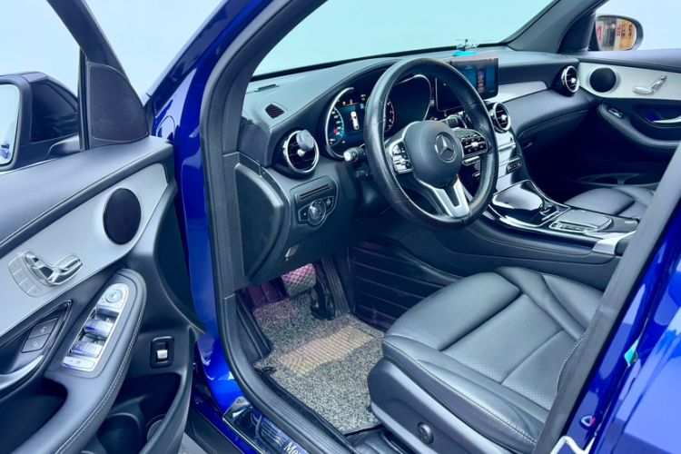 Used Mercedes-Benz GLC Coupe 2020 GLC 260 4MATIC Coupe SUV Interior 3