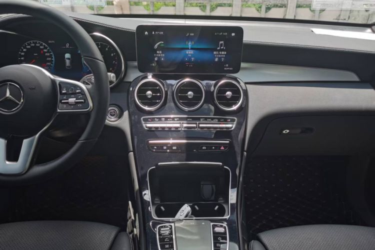 Used Mercedes-Benz GLC Coupe 2020 GLC 260 4MATIC Coupe SUV Interior 3