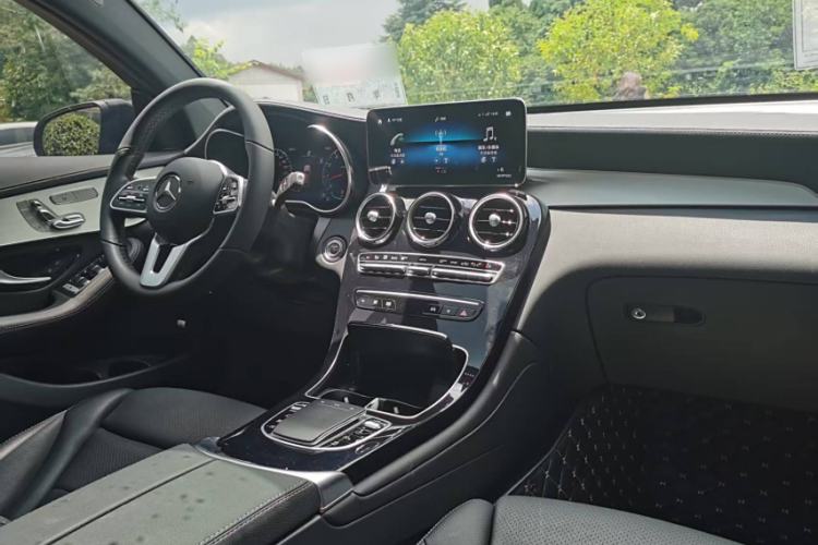 Used Mercedes-Benz GLC Coupe 2020 GLC 260 4MATIC Coupe SUV Interior 4