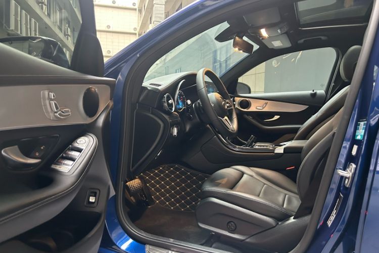Used Mercedes-Benz GLC Coupe 2020 GLC 260 4MATIC Coupe SUV Interior 6