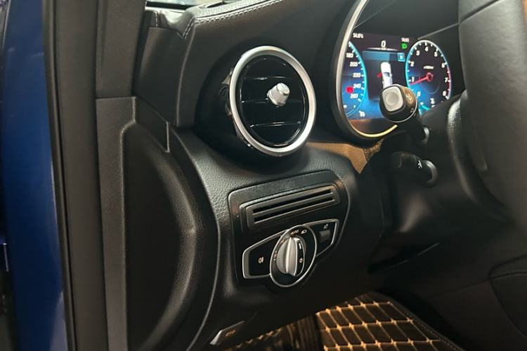 Used Mercedes-Benz GLC Coupe 2020 GLC 260 4MATIC Coupe SUV Interior 9