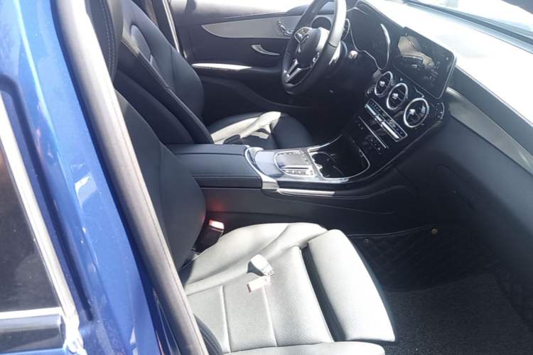 Used Mercedes-Benz GLC Coupe 2020 GLC 260 4MATIC Coupe SUV Right Front Seat