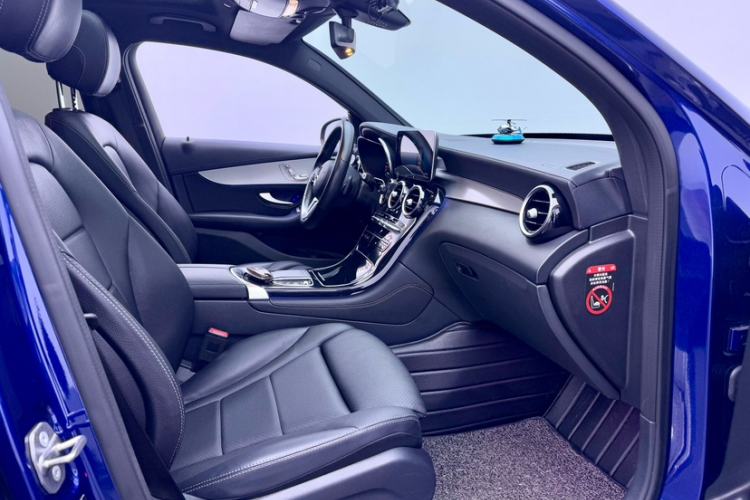 Used Mercedes-Benz GLC Coupe 2020 GLC 260 4MATIC Coupe SUV Right Front Seat