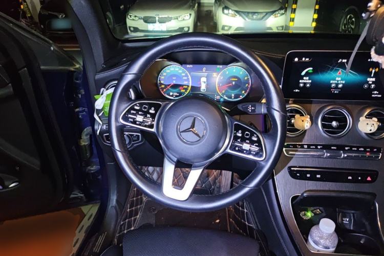 Used Mercedes-Benz GLC Coupe 2020 GLC 300 4MATIC Coupe SUV Steering Wheel