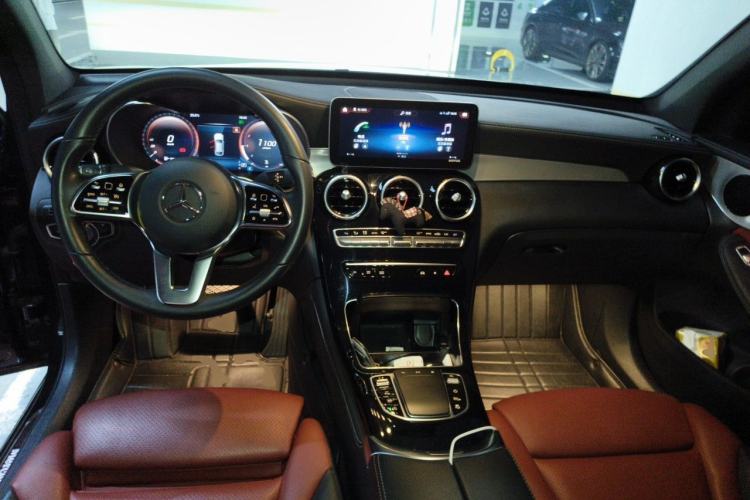 Used Mercedes-Benz GLC Coupe 2020 GLC 260 4MATIC Coupe SUV Center Console