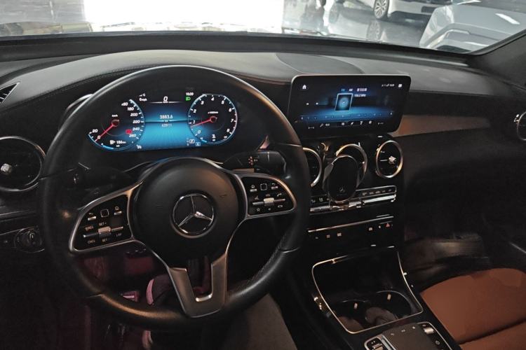 Used Mercedes-Benz GLC Coupe 2020 GLC 260 4MATIC Coupe SUV Center Console