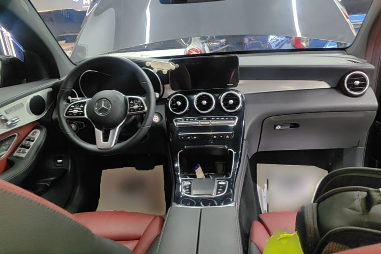 Used Mercedes-Benz GLC Coupe 2020 GLC 260 4MATIC Coupe SUV Center Console
