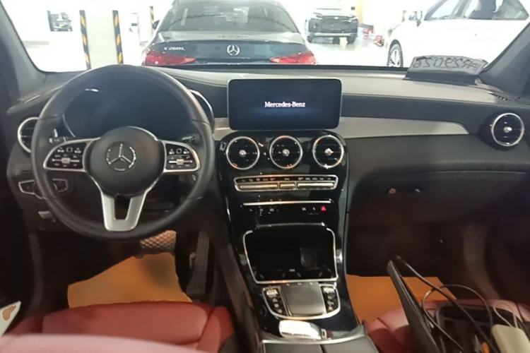 Used Mercedes-Benz GLC Coupe 2020 GLC 260 4MATIC Coupe SUV Center Console