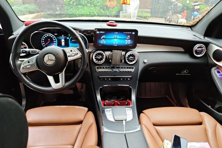 Used Mercedes-Benz GLC Coupe 2020 GLC 260 4MATIC Coupe SUV Center Console