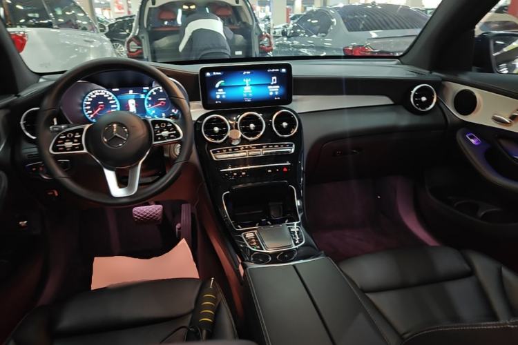 Used Mercedes-Benz GLC Coupe 2020 GLC 260 4MATIC Coupe SUV Center Console