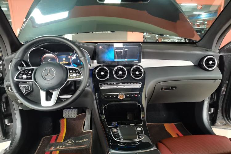 Used Mercedes-Benz GLC Coupe 2020 GLC 260 4MATIC Coupe SUV Center Console