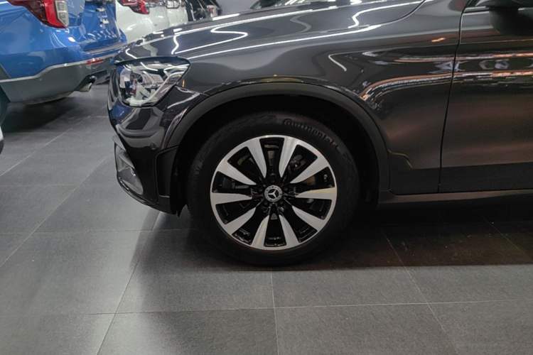 Used Mercedes-Benz GLC Coupe 2020 GLC 260 4MATIC Coupe SUV Exterior 4