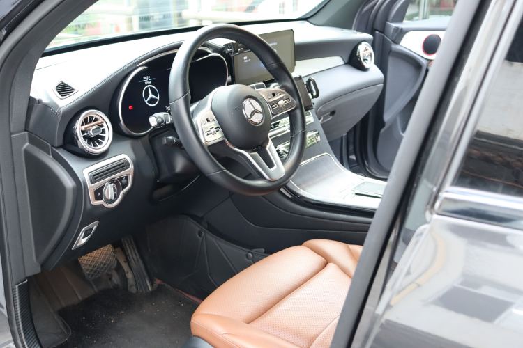 Used Mercedes-Benz GLC Coupe 2020 GLC 260 4MATIC Coupe SUV Interior 2