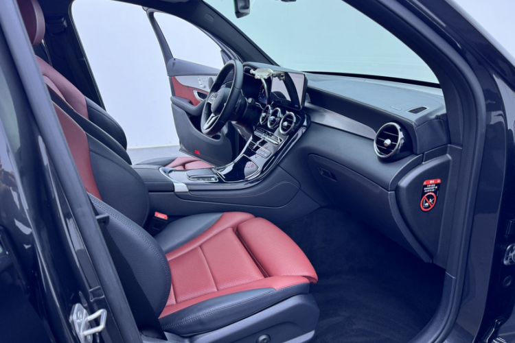 Used Mercedes-Benz GLC Coupe 2020 GLC 260 4MATIC Coupe SUV Interior 3