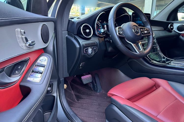 Used Mercedes-Benz GLC Coupe 2020 GLC 260 4MATIC Coupe SUV Interior 4