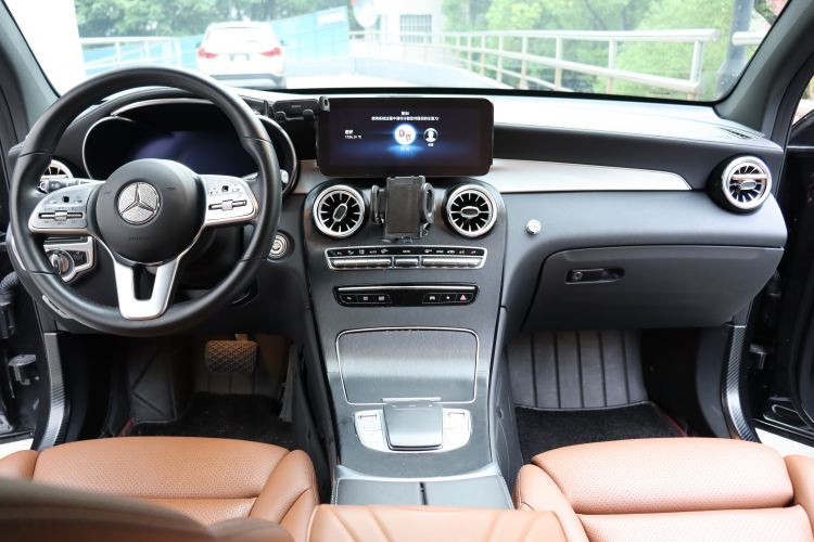 Used Mercedes-Benz GLC Coupe 2020 GLC 260 4MATIC Coupe SUV Interior 4