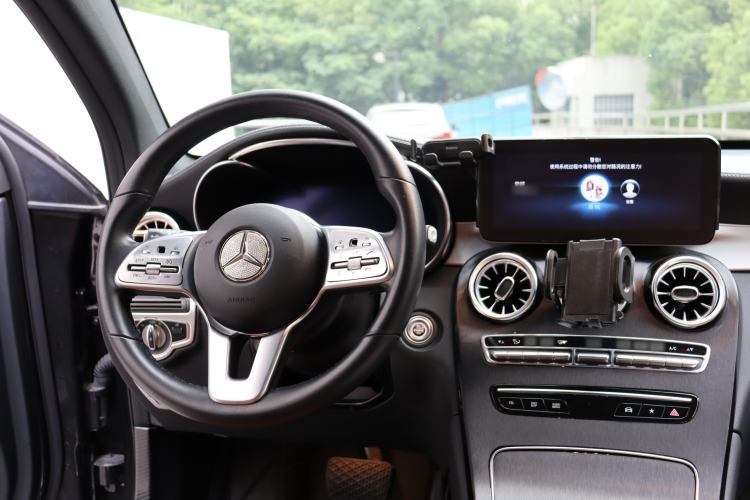 Used Mercedes-Benz GLC Coupe 2020 GLC 260 4MATIC Coupe SUV Interior 5