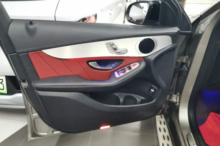 Used Mercedes-Benz GLC Coupe 2020 GLC 260 4MATIC Coupe SUV Interior 7