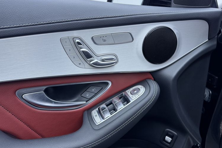 Used Mercedes-Benz GLC Coupe 2020 GLC 260 4MATIC Coupe SUV Interior 7