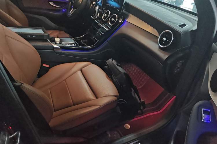 Used Mercedes-Benz GLC Coupe 2020 GLC 260 4MATIC Coupe SUV Right Front Seat