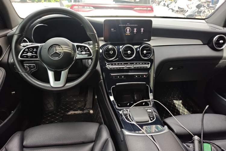 Used Mercedes-Benz GLC Coupe 2020 GLC 260 4MATIC Coupe SUV Center Console