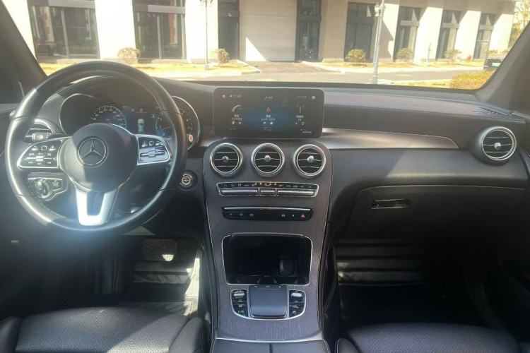 Used Mercedes-Benz GLC Coupe 2020 GLC 300 4MATIC Coupe SUV Center Console