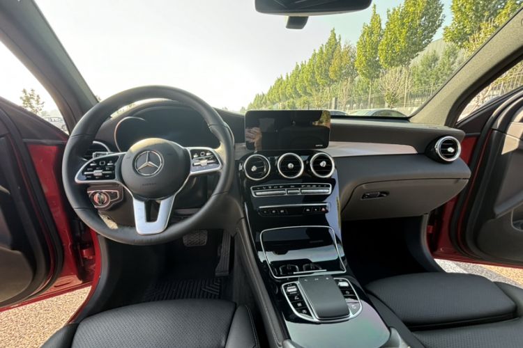 Used Mercedes-Benz GLC Coupe 2020 GLC 260 4MATIC Coupe SUV Interior 1