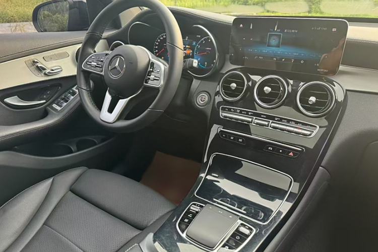 Used Mercedes-Benz GLC Coupe 2020 GLC 260 4MATIC Coupe SUV Interior 1