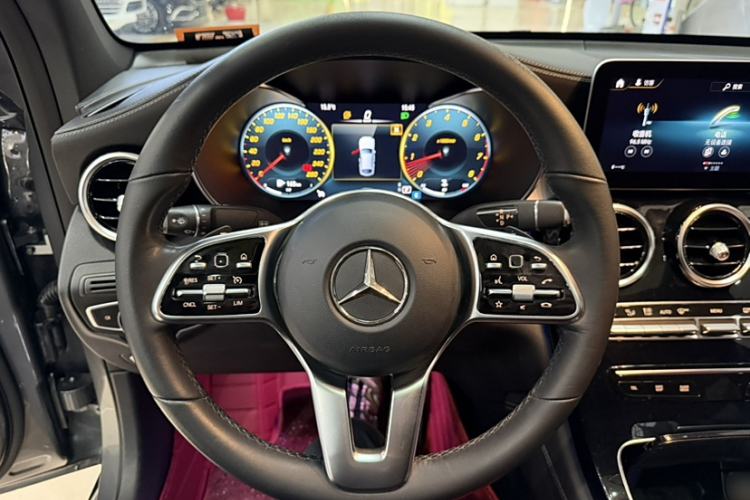 Used Mercedes-Benz GLC Coupe 2020 GLC 260 4MATIC Coupe SUV Interior 3