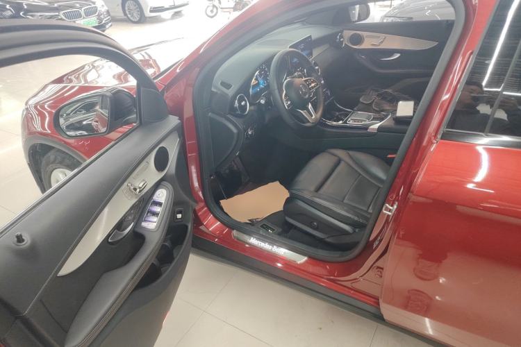 Used Mercedes-Benz GLC Coupe 2020 GLC 260 4MATIC Coupe SUV Interior 3