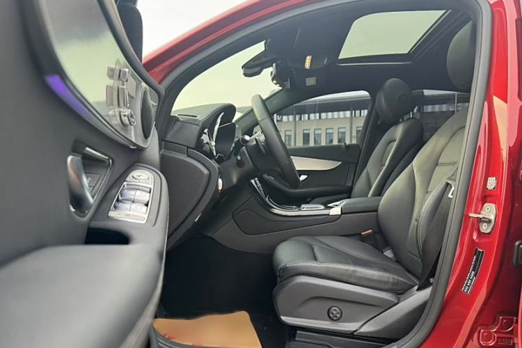 Used Mercedes-Benz GLC Coupe 2020 GLC 260 4MATIC Coupe SUV Interior 4